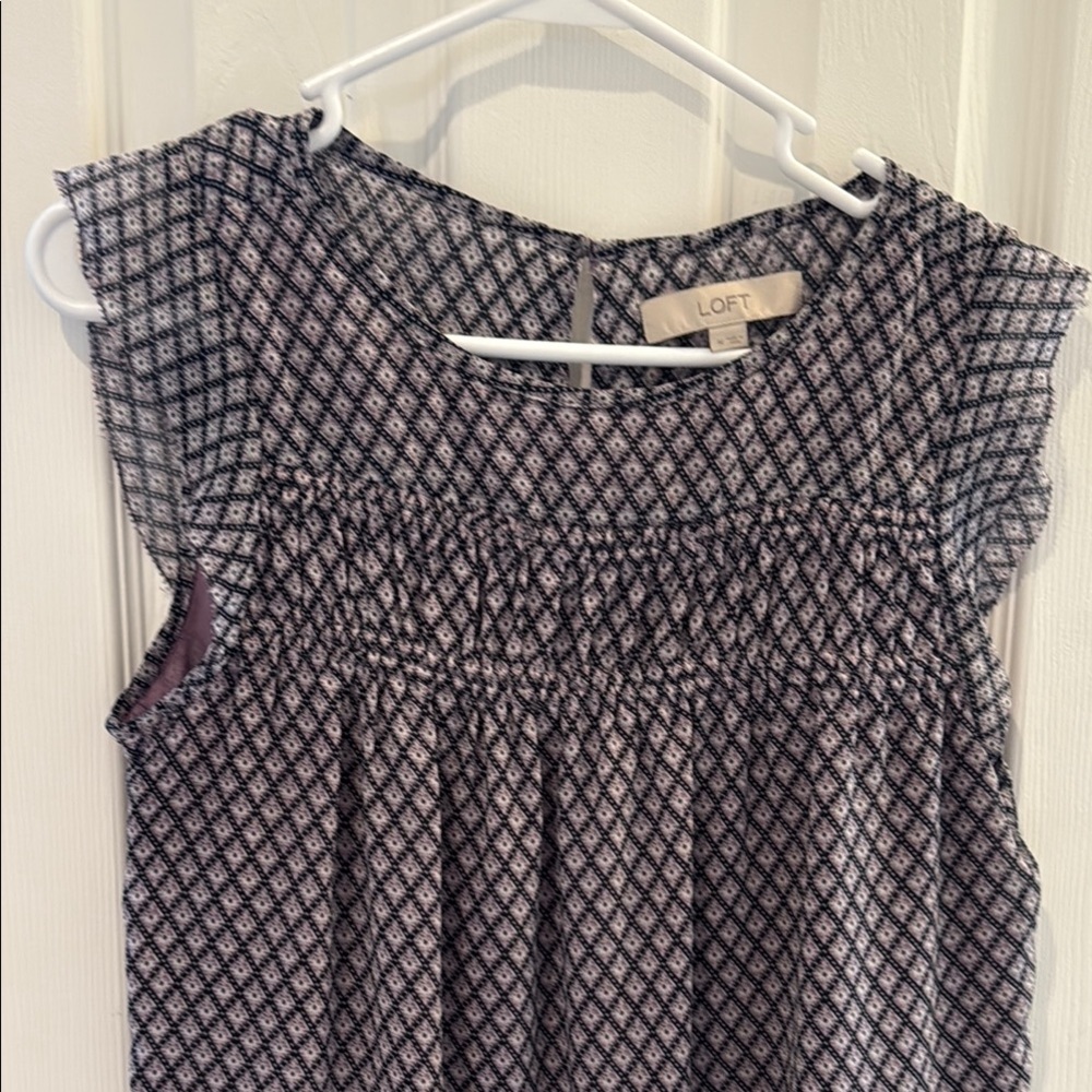 LOFT geometric cap sleeve blouse